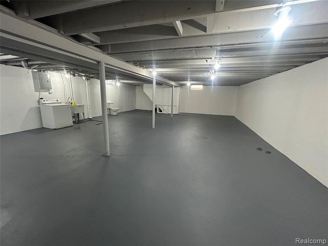 21221 Gordon Road, Saint Clair Shores, MI 48081