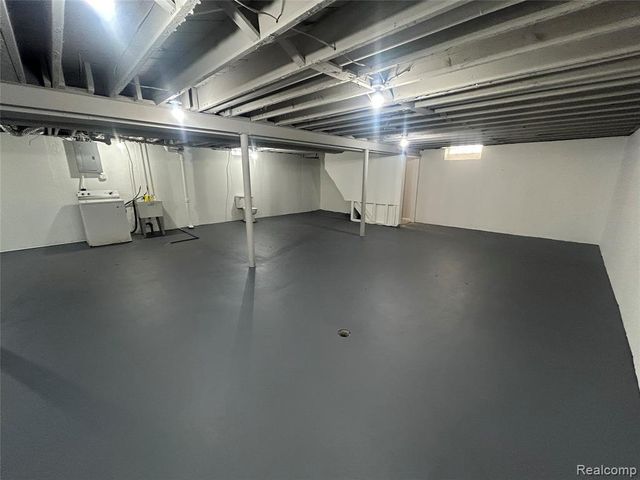 21221 Gordon Road, Saint Clair Shores, MI 48081