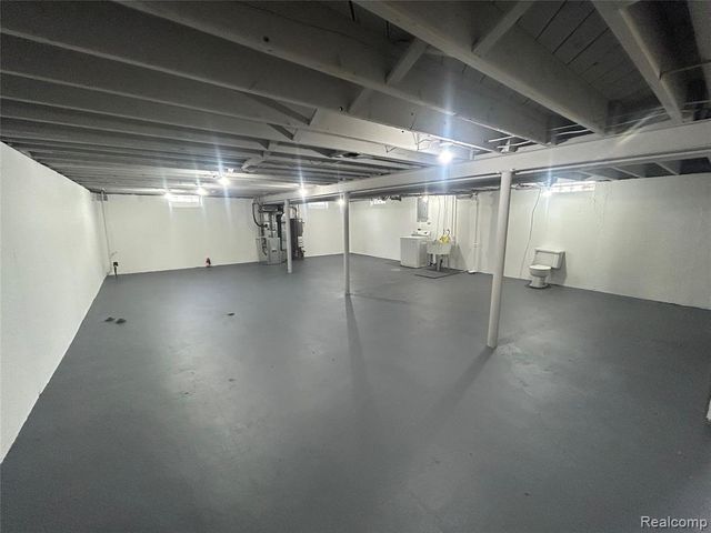 21221 Gordon Road, Saint Clair Shores, MI 48081