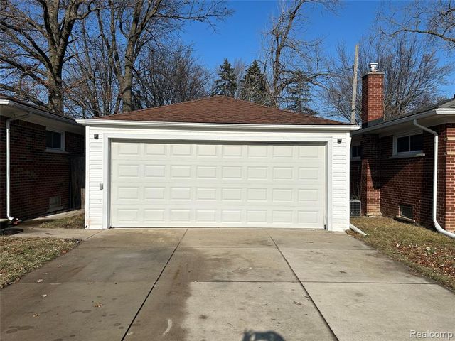 21221 Gordon Road, Saint Clair Shores, MI 48081