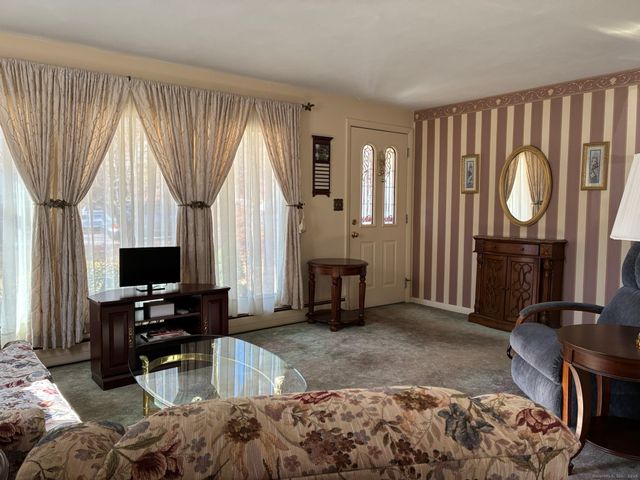 21 Ridge Drive, Montville, CT 06382