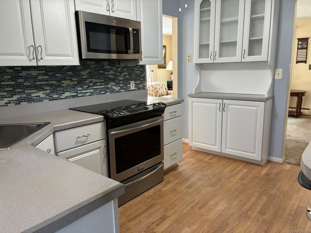 21 Ridge Drive, Montville, CT 06382