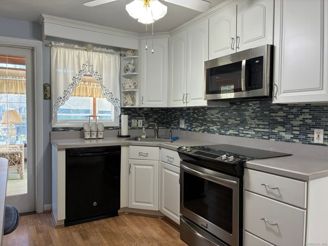 21 Ridge Drive, Montville, CT 06382