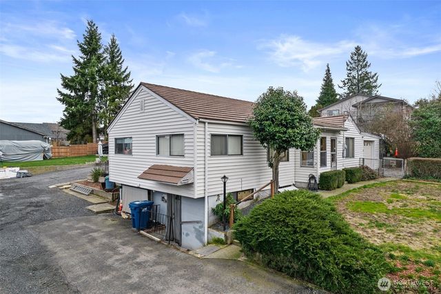 2416 NE 16th Street, Renton, WA 98056