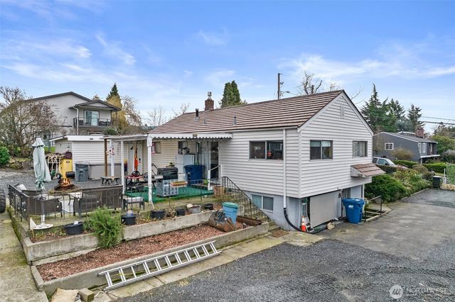 2416 NE 16th Street, Renton, WA 98056