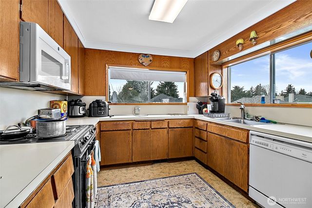 2416 NE 16th Street, Renton, WA 98056
