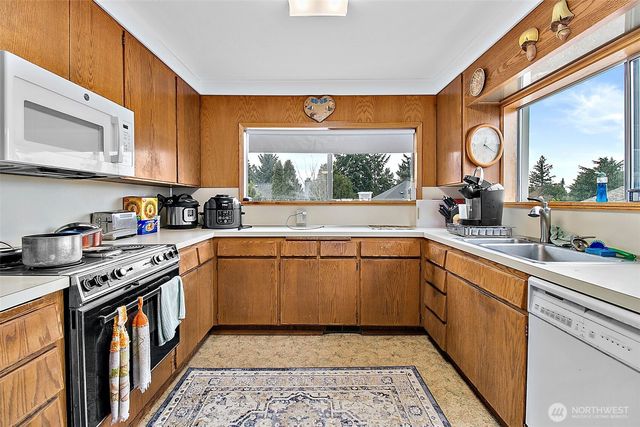 2416 NE 16th Street, Renton, WA 98056