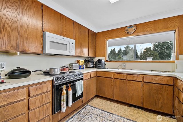 2416 NE 16th Street, Renton, WA 98056
