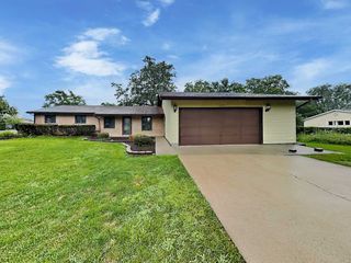 16400 Sherwood Drive, Orland Park, IL 60462