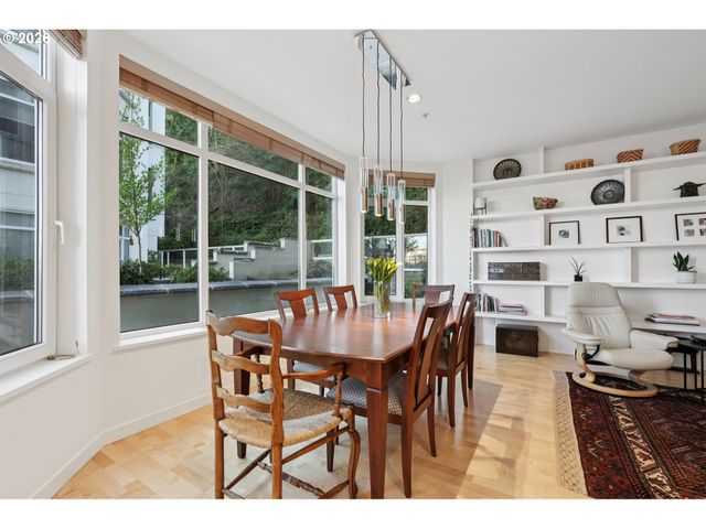 2445 Nw WESTOVER Rd 210, Portland, OR 97210