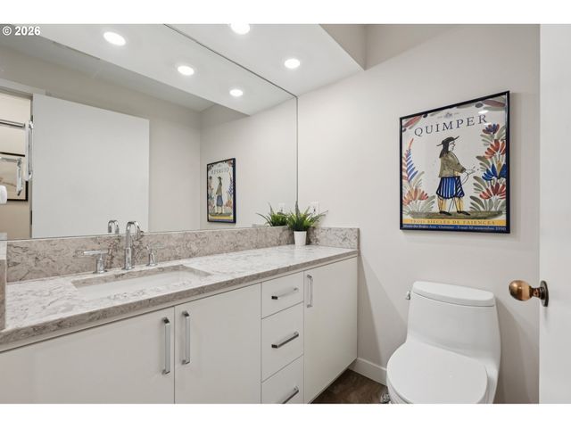 2445 Nw WESTOVER Rd 210, Portland, OR 97210