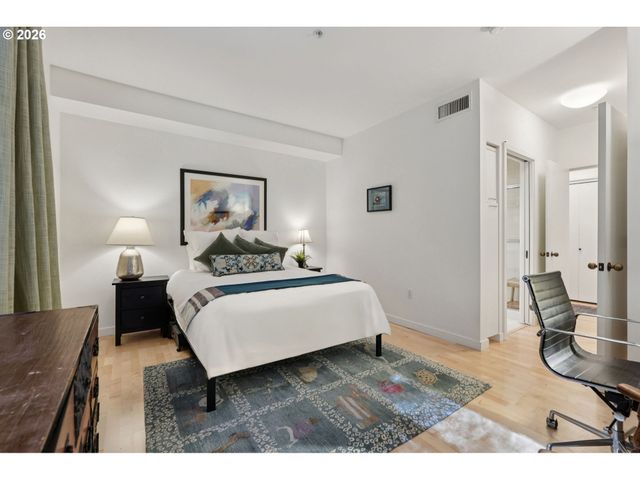 2445 Nw WESTOVER Rd 210, Portland, OR 97210