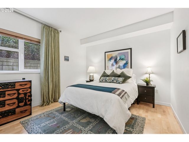 2445 Nw WESTOVER Rd 210, Portland, OR 97210