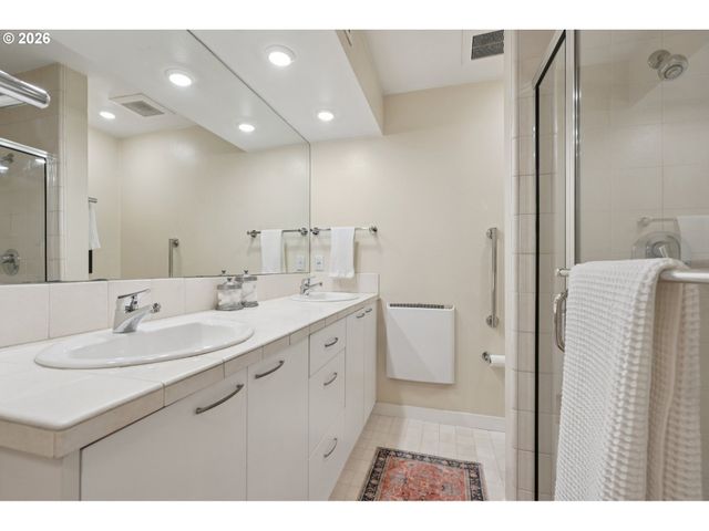 2445 Nw WESTOVER Rd 210, Portland, OR 97210