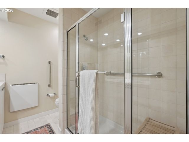 2445 Nw WESTOVER Rd 210, Portland, OR 97210