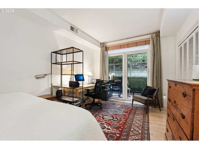 2445 Nw WESTOVER Rd 210, Portland, OR 97210