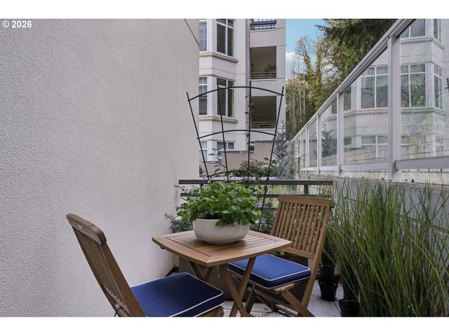 2445 Nw WESTOVER Rd 210, Portland, OR 97210