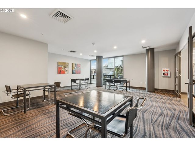 2445 Nw WESTOVER Rd 210, Portland, OR 97210