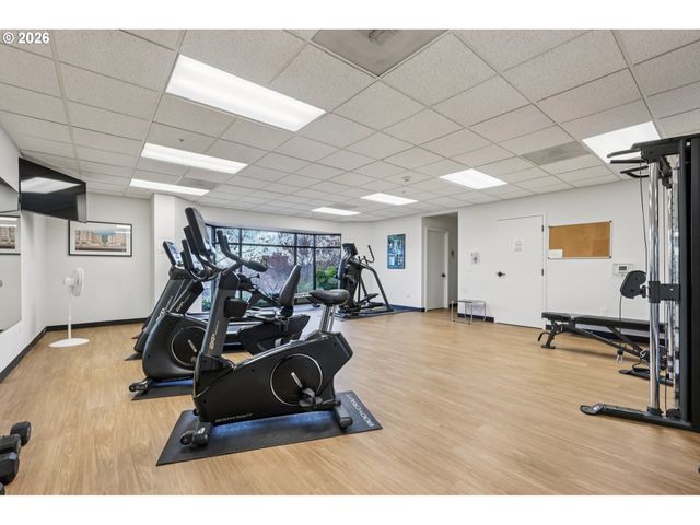 2445 Nw WESTOVER Rd 210, Portland, OR 97210