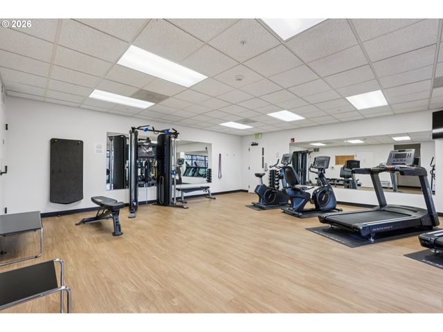 2445 Nw WESTOVER Rd 210, Portland, OR 97210