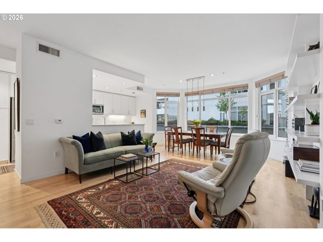 2445 Nw WESTOVER Rd 210, Portland, OR 97210