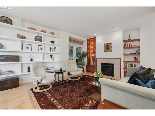 2445 Nw WESTOVER Rd 210, Portland, OR 97210