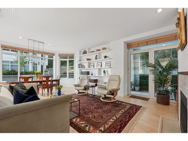 2445 Nw WESTOVER Rd 210, Portland, OR 97210