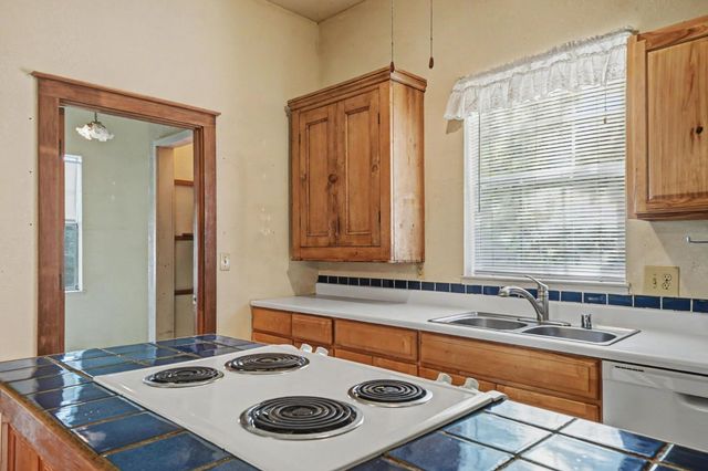 68 Woodworth St, Sutter Creek, CA 95685