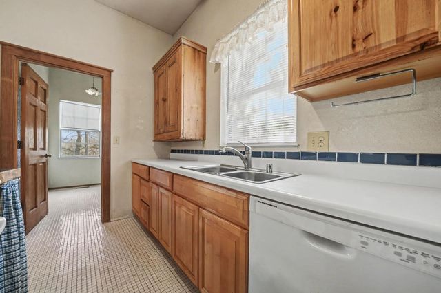 68 Woodworth St, Sutter Creek, CA 95685