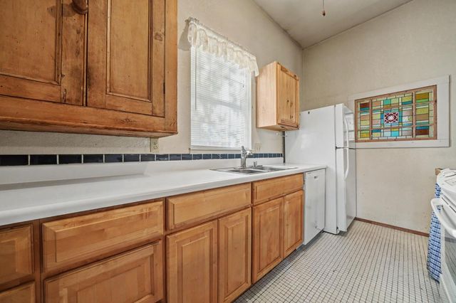 68 Woodworth St, Sutter Creek, CA 95685