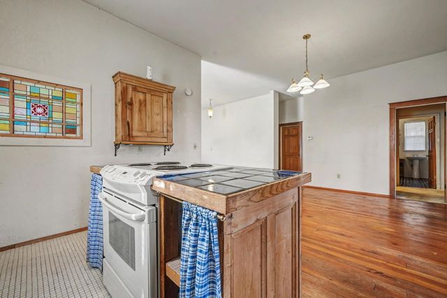 68 Woodworth St, Sutter Creek, CA 95685