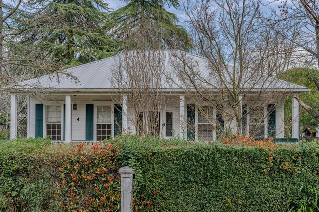 68 Woodworth St, Sutter Creek, CA 95685