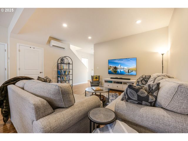 17230 Sw 120TH Pl, Portland, OR 97224