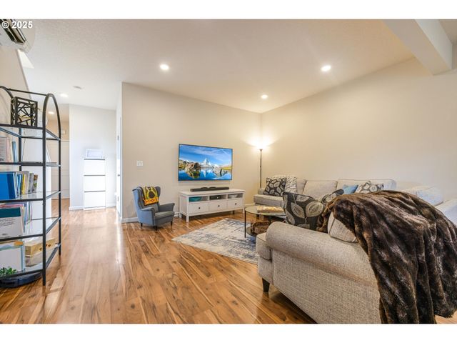 17230 Sw 120TH Pl, Portland, OR 97224