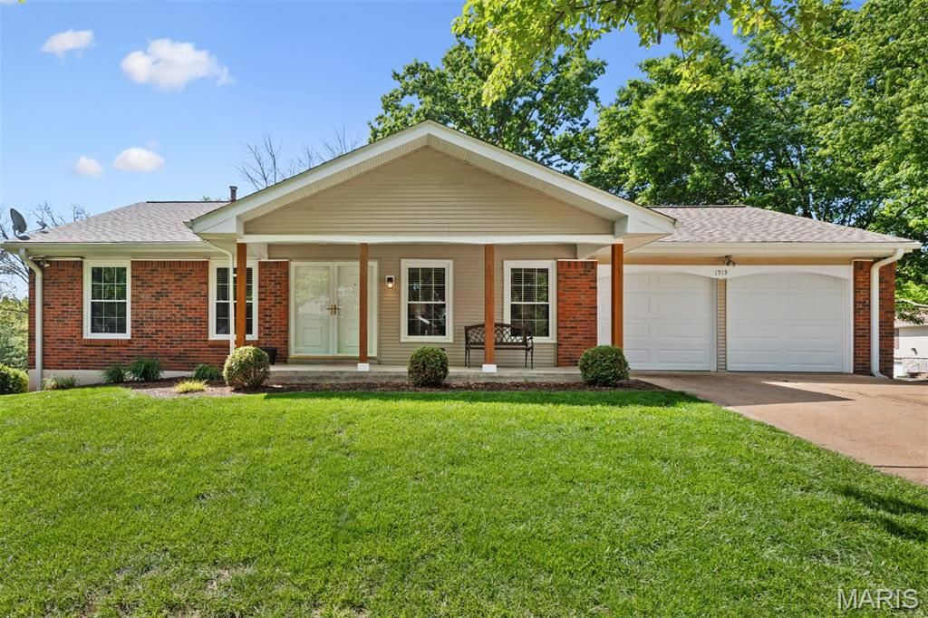 1513 Ploma Drive, Ballwin, MO 63021