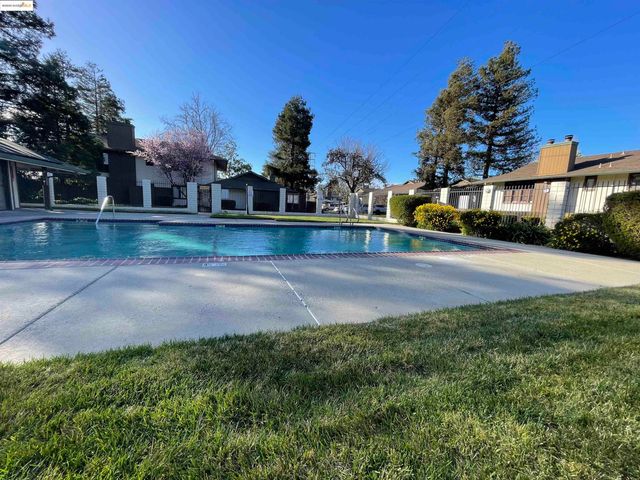 2416 Shadow Ln 74, Antioch, CA 94509