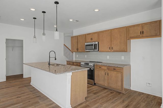 1141 Southerlynn Dr, White House, TN 37188