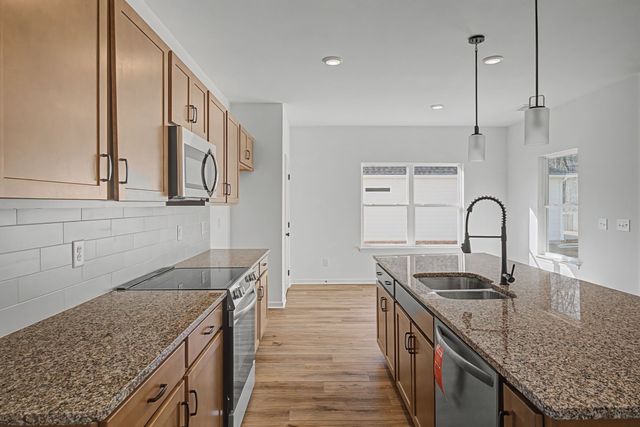 1141 Southerlynn Dr, White House, TN 37188