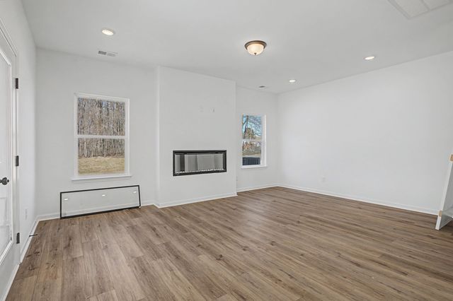 1141 Southerlynn Dr, White House, TN 37188