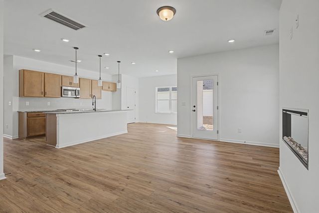 1141 Southerlynn Dr, White House, TN 37188