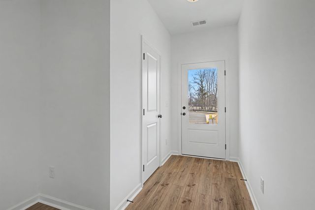 1141 Southerlynn Dr, White House, TN 37188