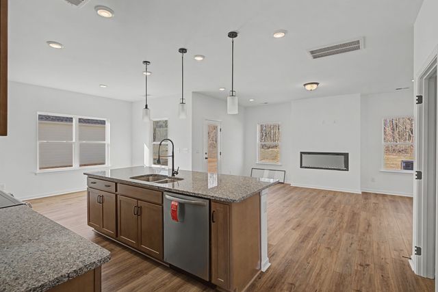 1141 Southerlynn Dr, White House, TN 37188