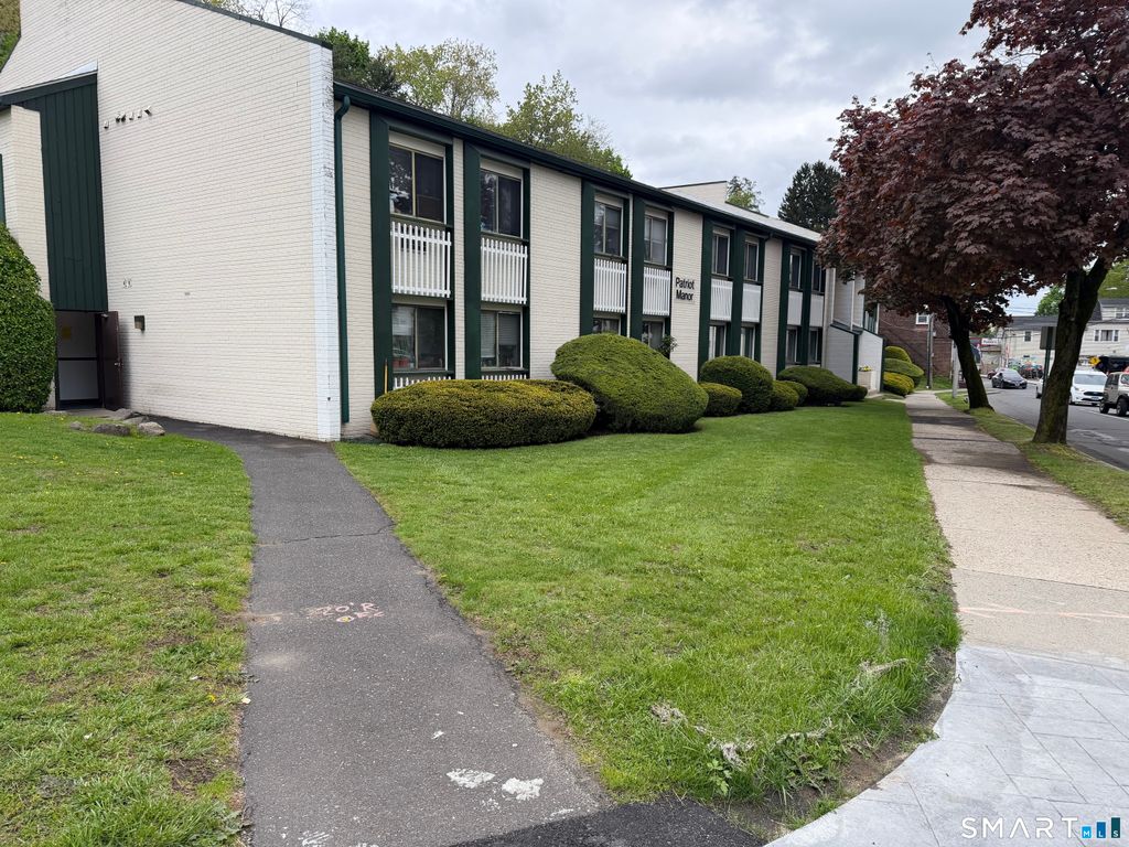 34 Patriot Drive A6, Danbury, CT 06810