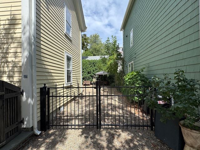 239 Mt Auburn Street 239, Cambridge, MA 02138