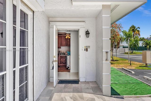 825 NE 26th Ave, Hallandale Beach, FL 33009