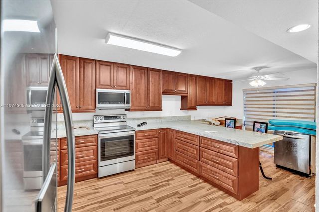 825 NE 26th Ave, Hallandale Beach, FL 33009