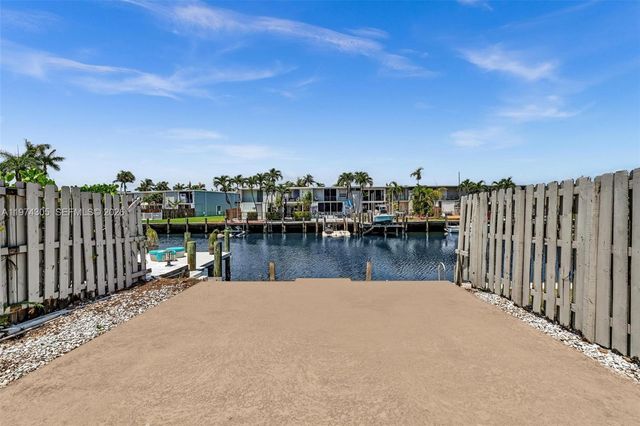 825 NE 26th Ave, Hallandale Beach, FL 33009