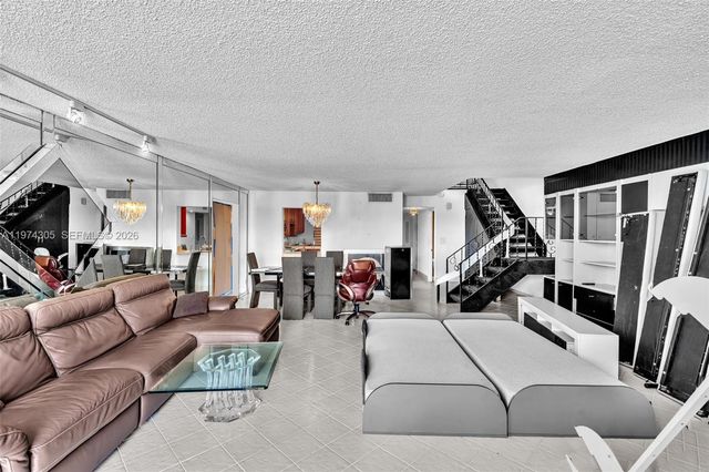 825 NE 26th Ave, Hallandale Beach, FL 33009