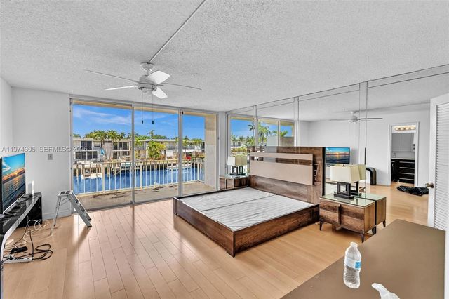 825 NE 26th Ave, Hallandale Beach, FL 33009