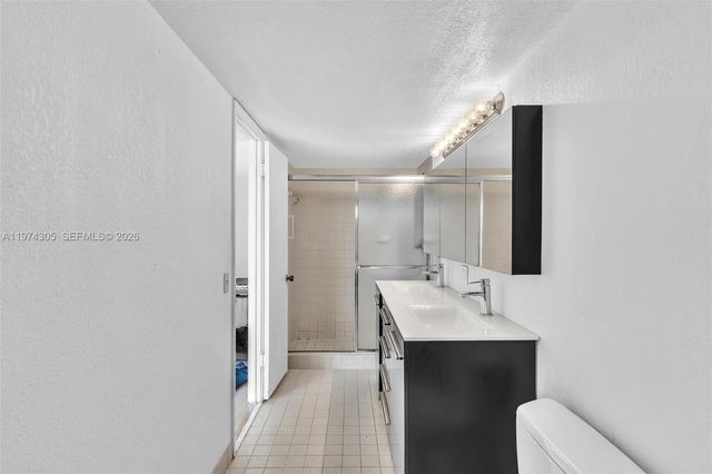 825 NE 26th Ave, Hallandale Beach, FL 33009